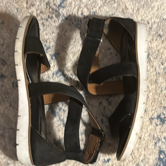 Sofft Reston‎ suede black strap ankle sandals Velcro closing white wedge heels 7 - Picture 4 of 9